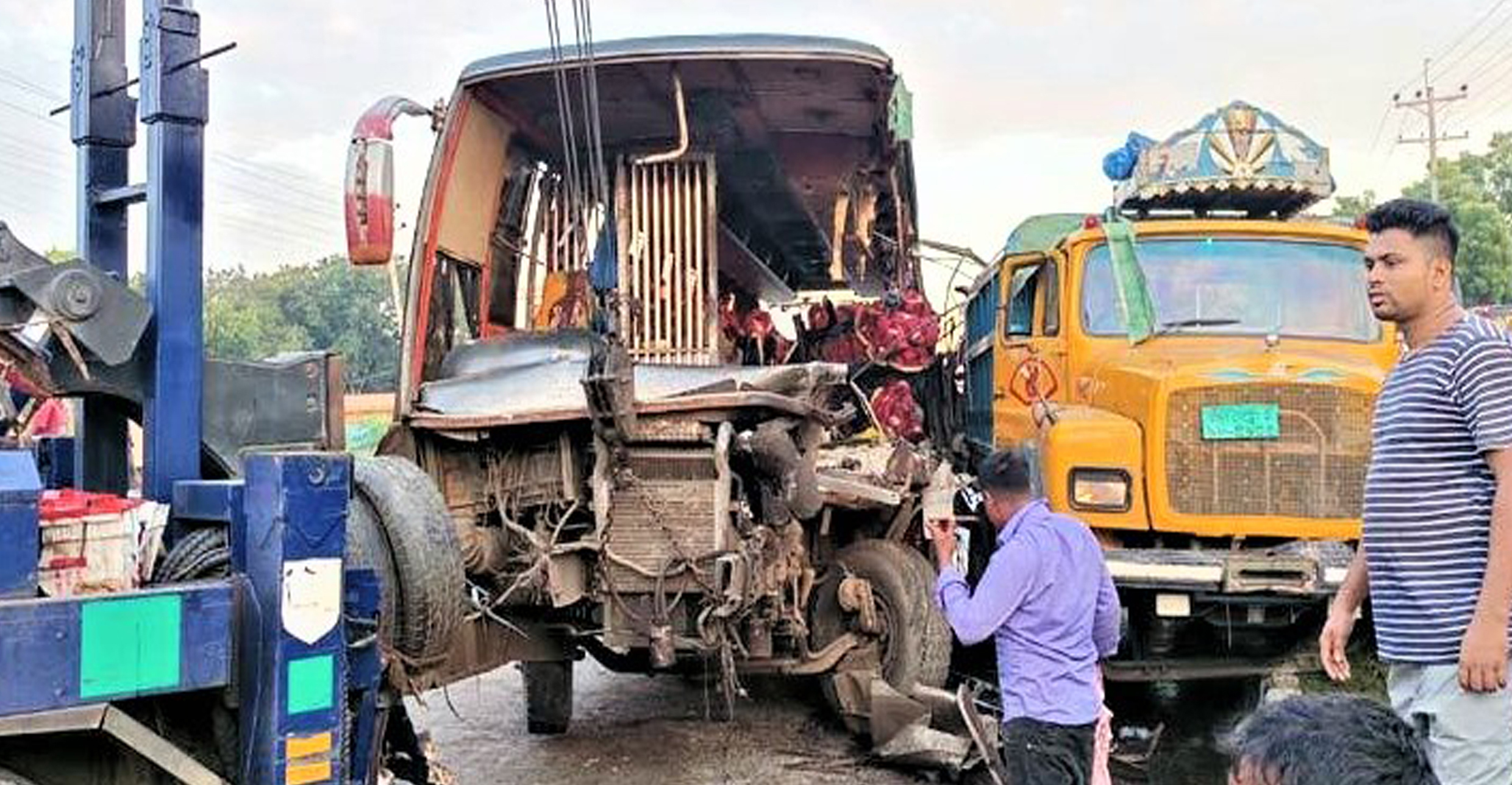 মির্জাপুরে একই সঙ্গে চার গাড়ির সংঘর্ষে ন